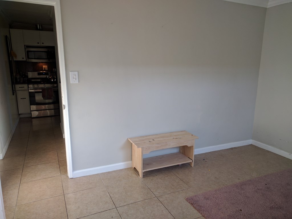 1,100 per month room to rent in El Sereno available from October 30