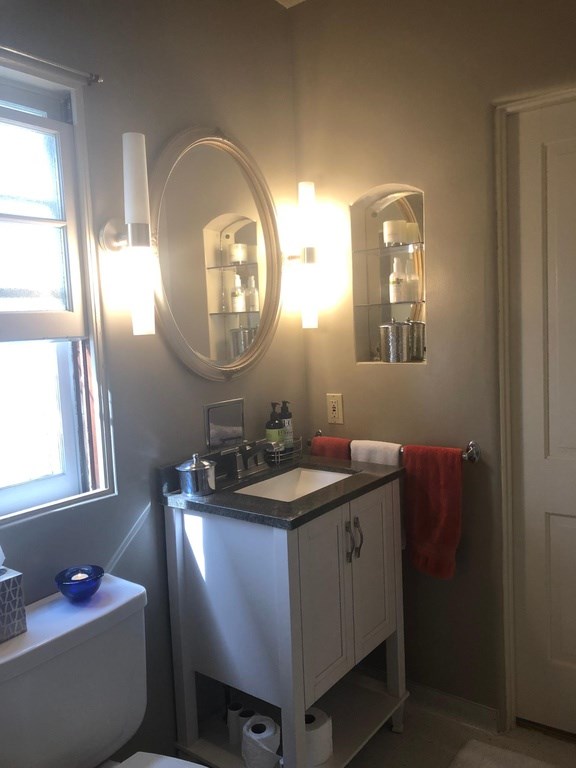 600 per month room to rent in Mission Hills available from January 29